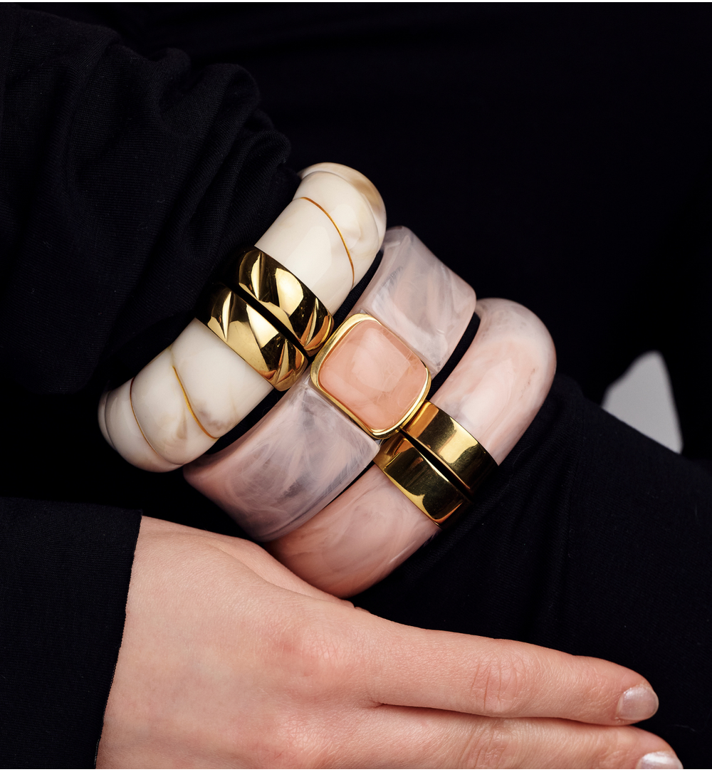 Zestaw pudrowych różowych i kremowych bransoletek ZN0095