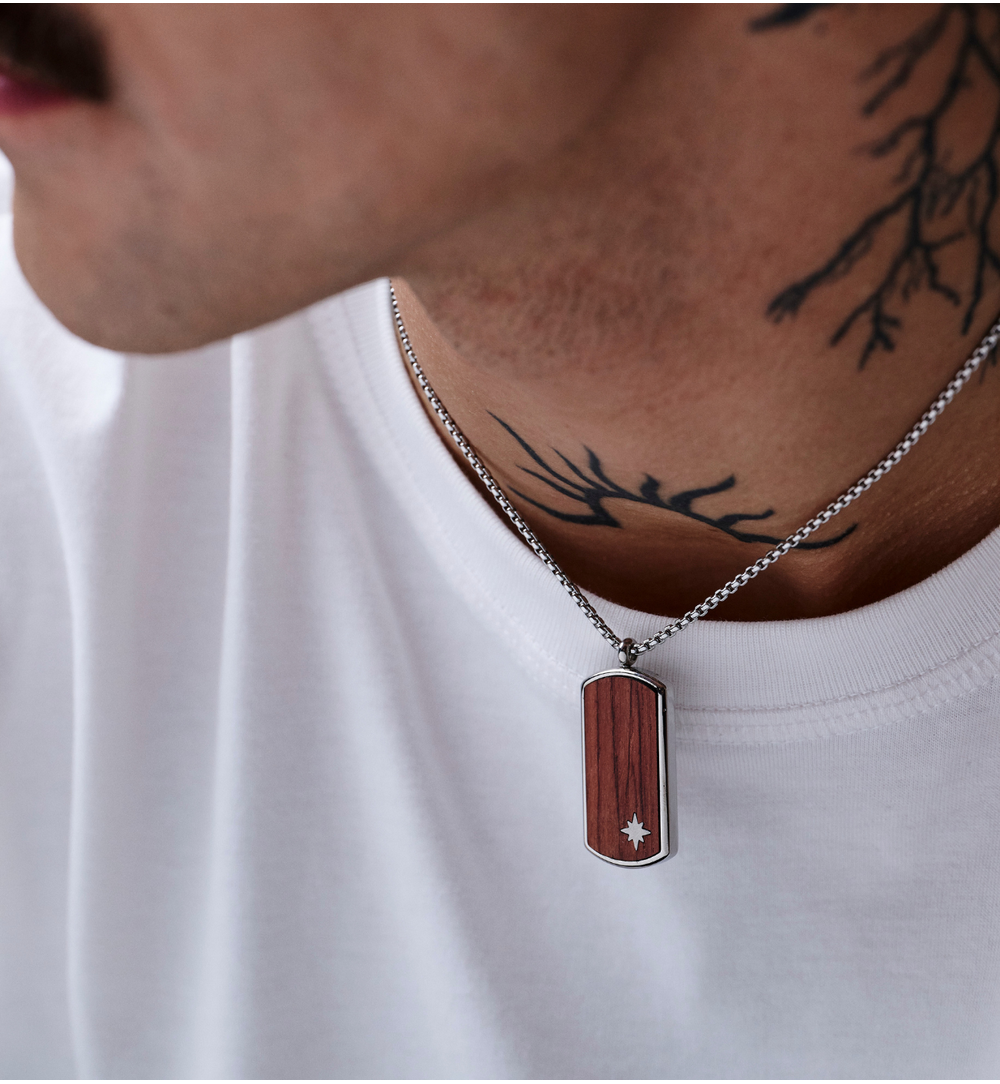 Naszyjnik męski z drewnianą zawieszką NMITC0100