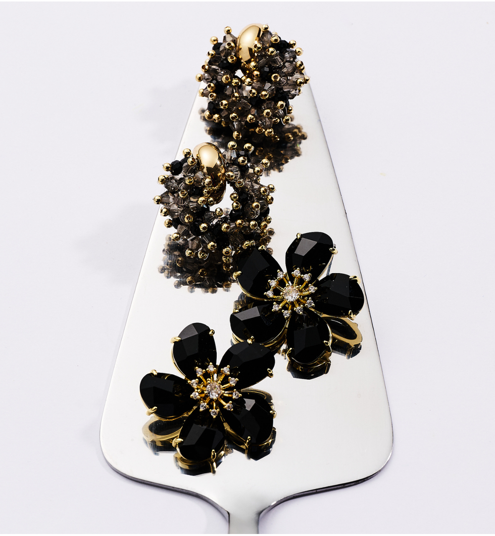 Koczyki kwiatki z czarnymi kryształami KSS2011