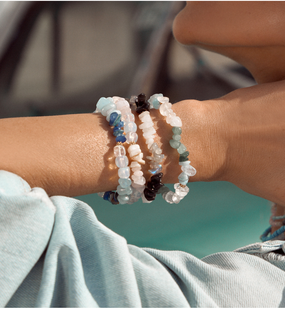 Bransoletka szaro biała sieczka Aviva BPA0330