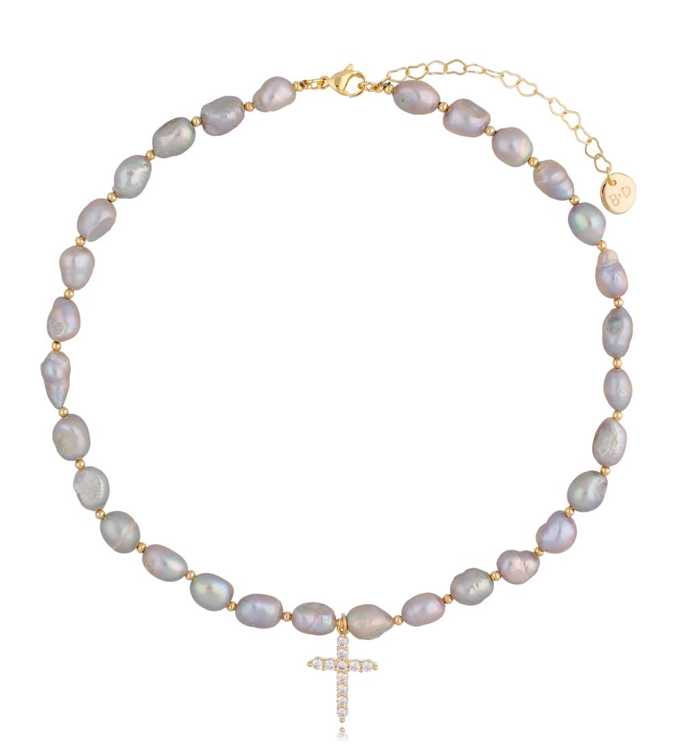 Naszyjnik z jasnych pereł z krzyżykiem Grey Pearls NPE0061