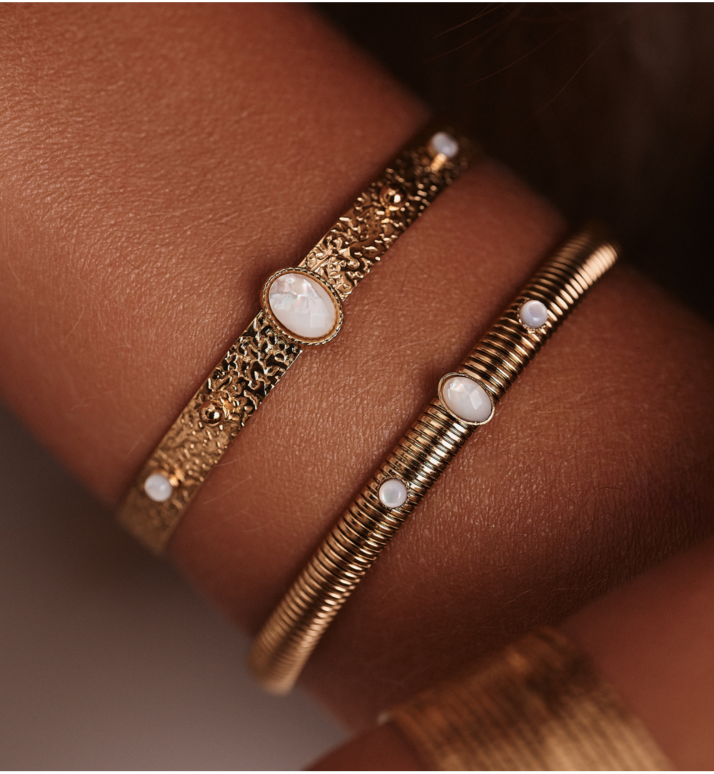 Bransoletka otwarta złocona z masą perłową BEA0012