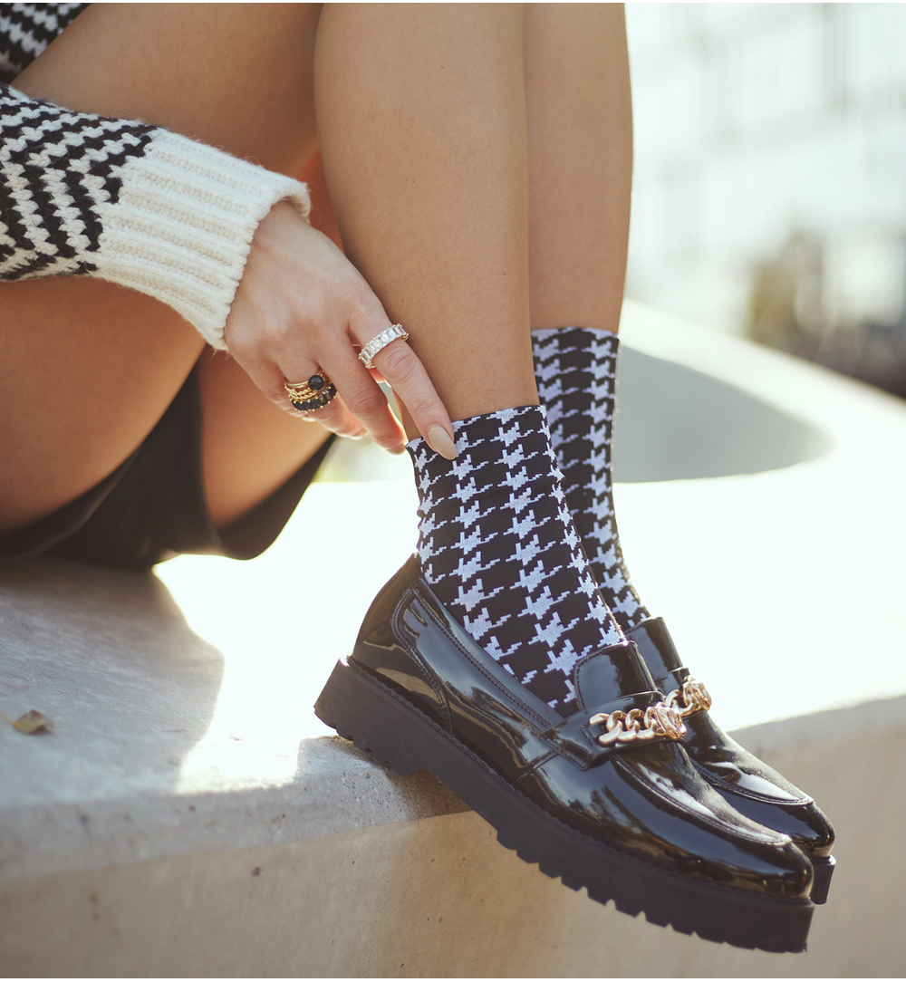 Pierścionek złoty z czarnymi kryształkami PRG0067