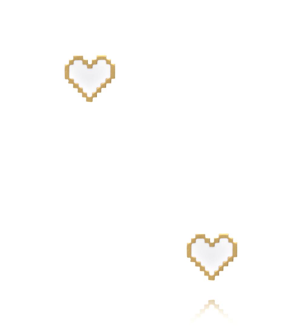 Kolczyki sztyfty serca w stylu pixel z białą emalią KSY0715