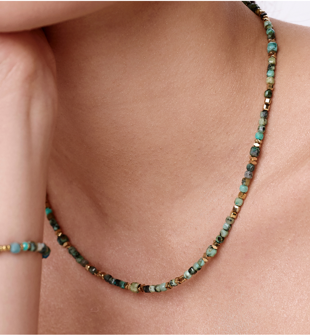 Naszyjnik z afrykańskim turkusem i złotymi akcentami NPA1464