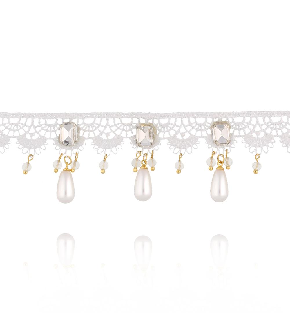 Choker koronkowy z perełkami i złotymi detalami NLU0046