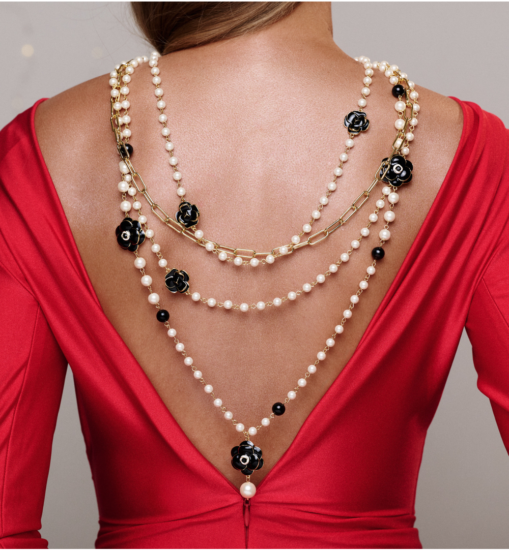 Naszyjnik potrójny z kwiatami w czerni i bieli NS0348