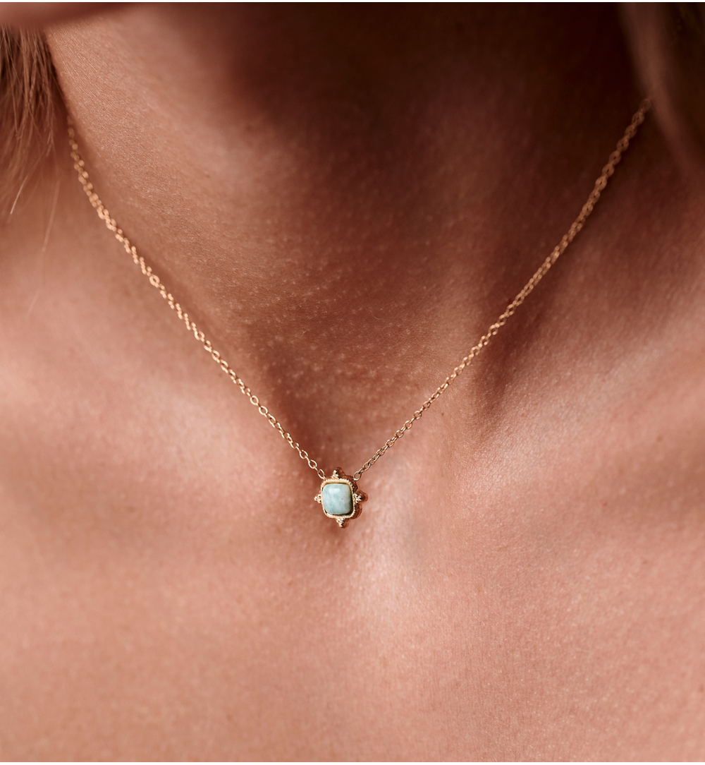 Naszyjnik delikatny złoty z amazonitem NEA0025