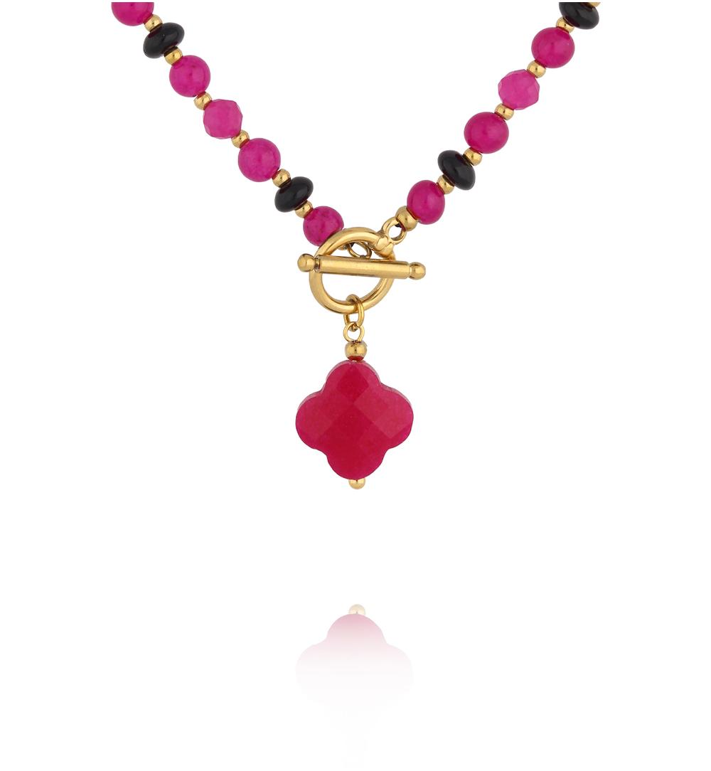 Naszyjnik w odcieniu fuksji i czarnego agatu z zawieszką koniczynki NPA1615