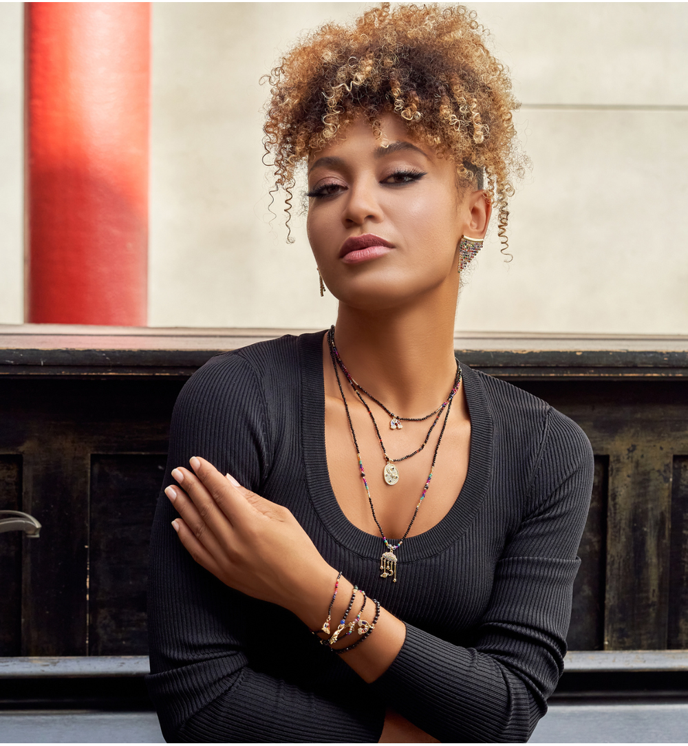 Naszyjnik czarny z kolorową zawieszką Abrantes NTW0768