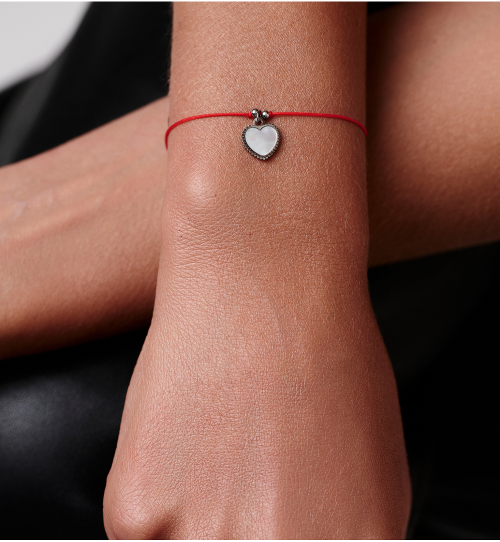 Bransoletka z czerwonym sznurkiem i serduszkiem BGL1017