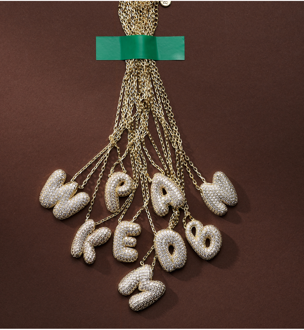 Naszyjnik złocony z literą D wysadzaną cyrkoniami NS0358