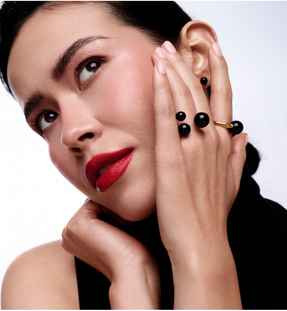 Pierścionek z trzema kulami z czarną emalią PSA1180