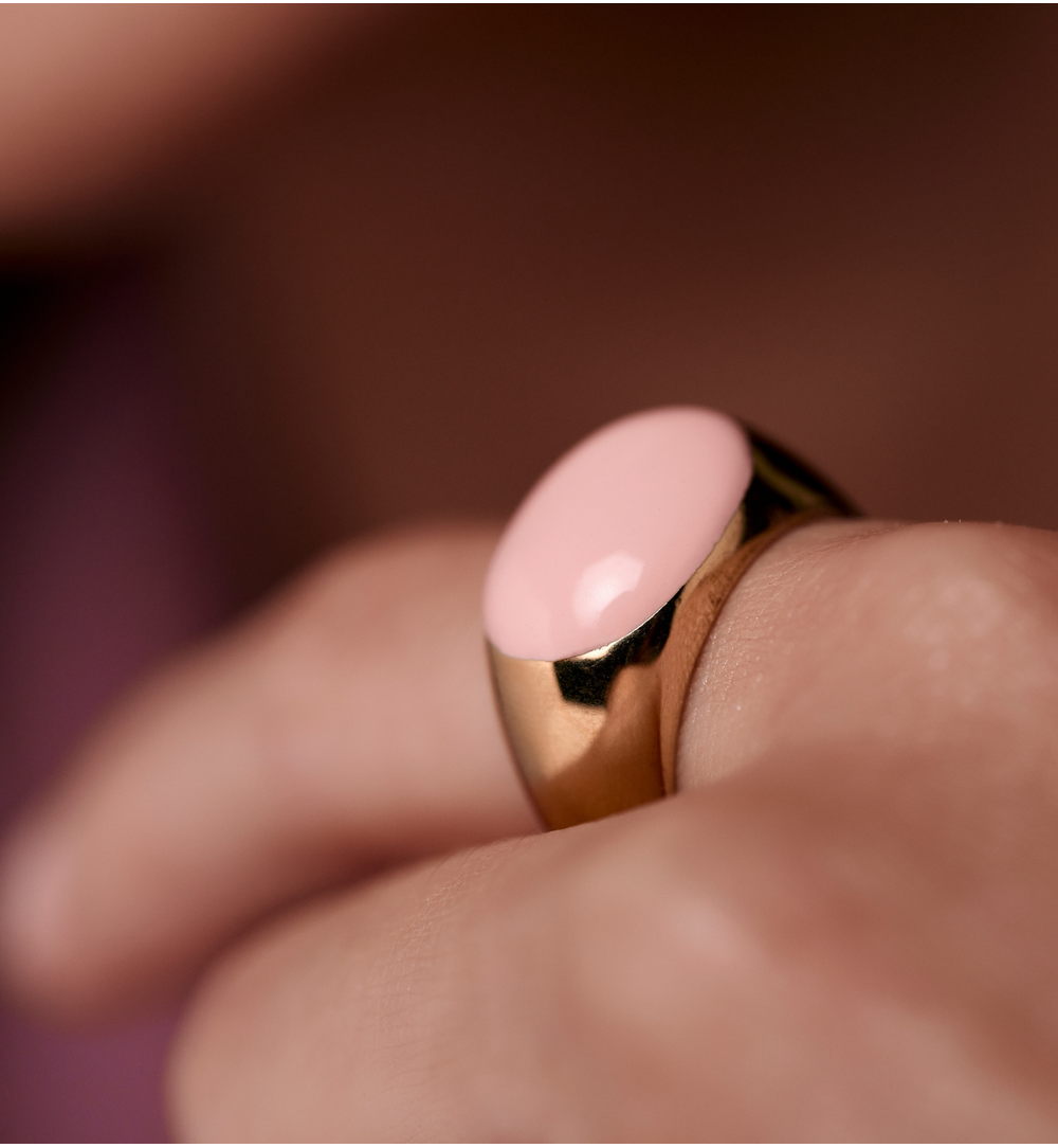 Pierścionek z jasnoróżową emalią PSA1230