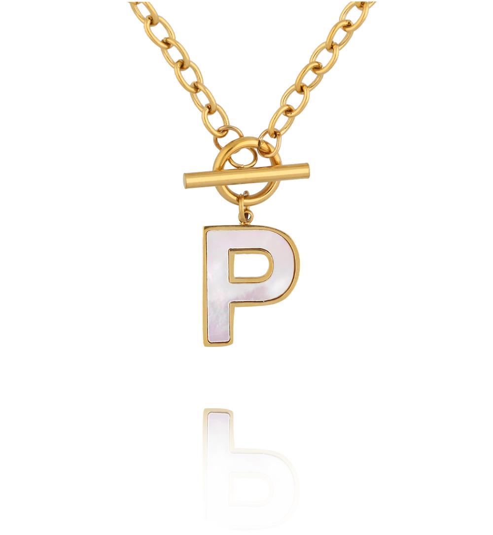 Naszyjnik z literą P i zapięciem toggle NSY0867