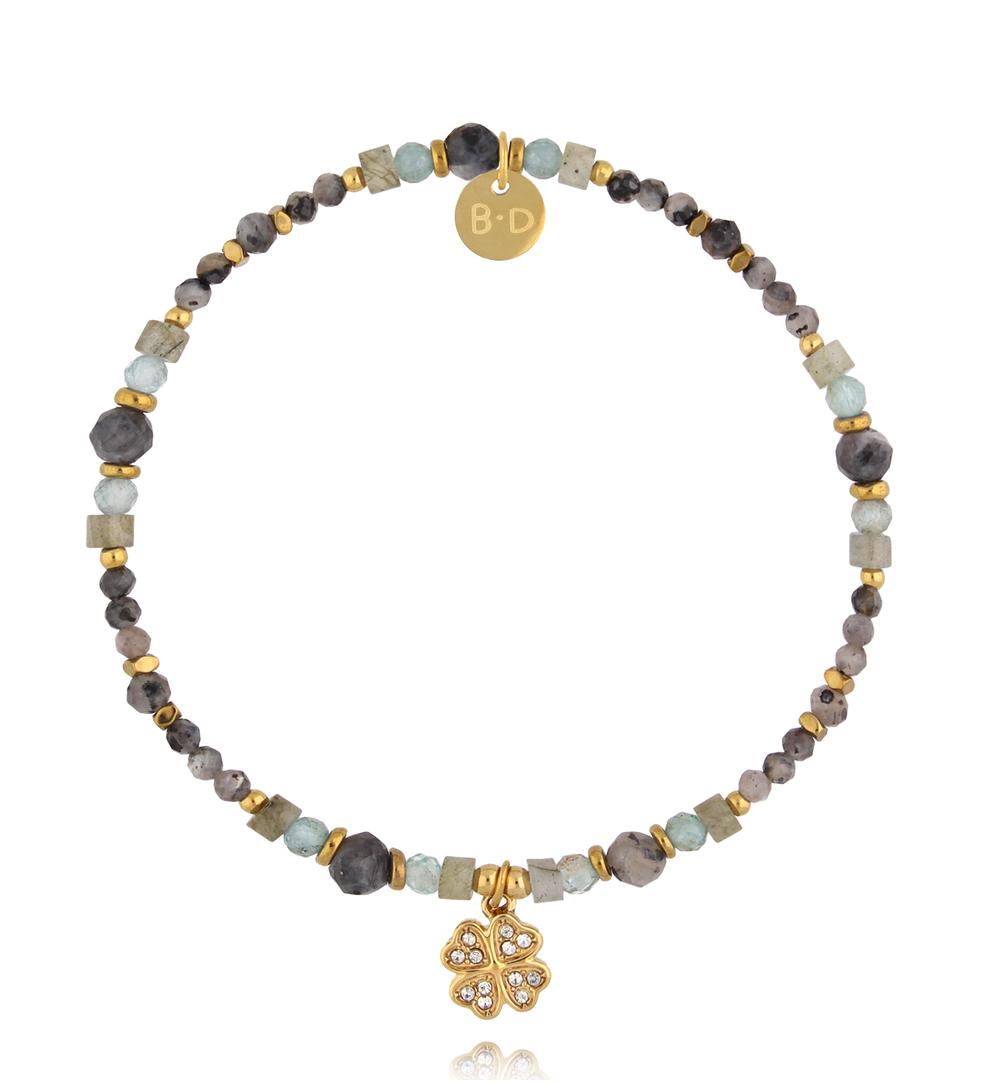 Bransoletka z naturalnych kamieni z zawieszką koniczynki BTW3557