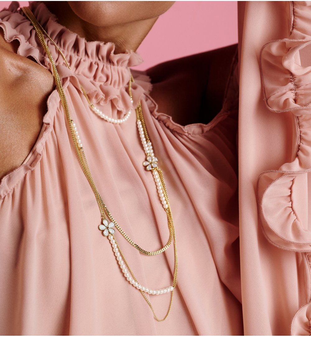 Naszyjnik kaskadowy z perełkami i złotymi łańcuszkami NS0352