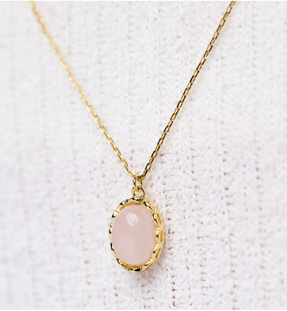 Naszyjnik z owalną zawieszką z kwarcu różowego NCA0094