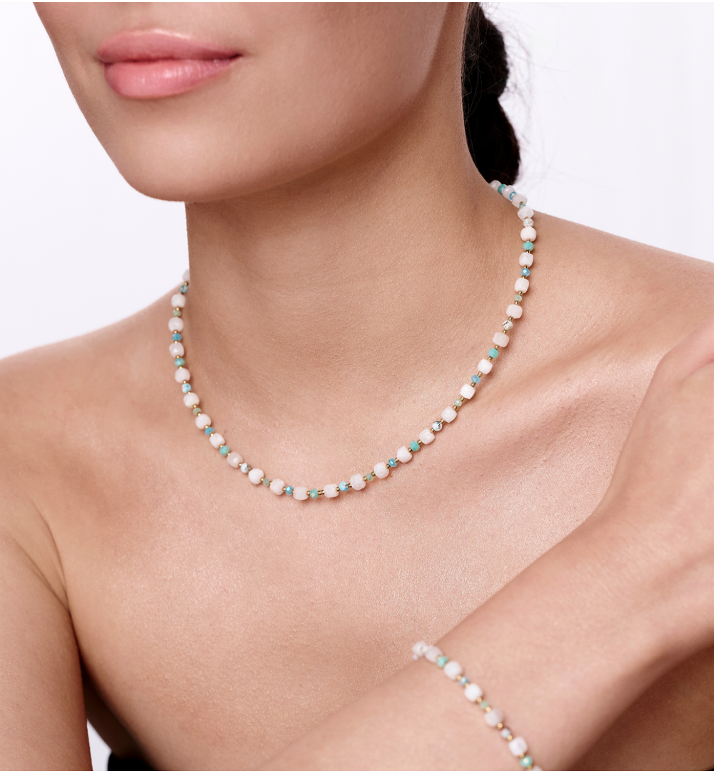 Naszyjnik z kamieniem księżycowym i delikatnymi akcentami szklanymi NPA1466