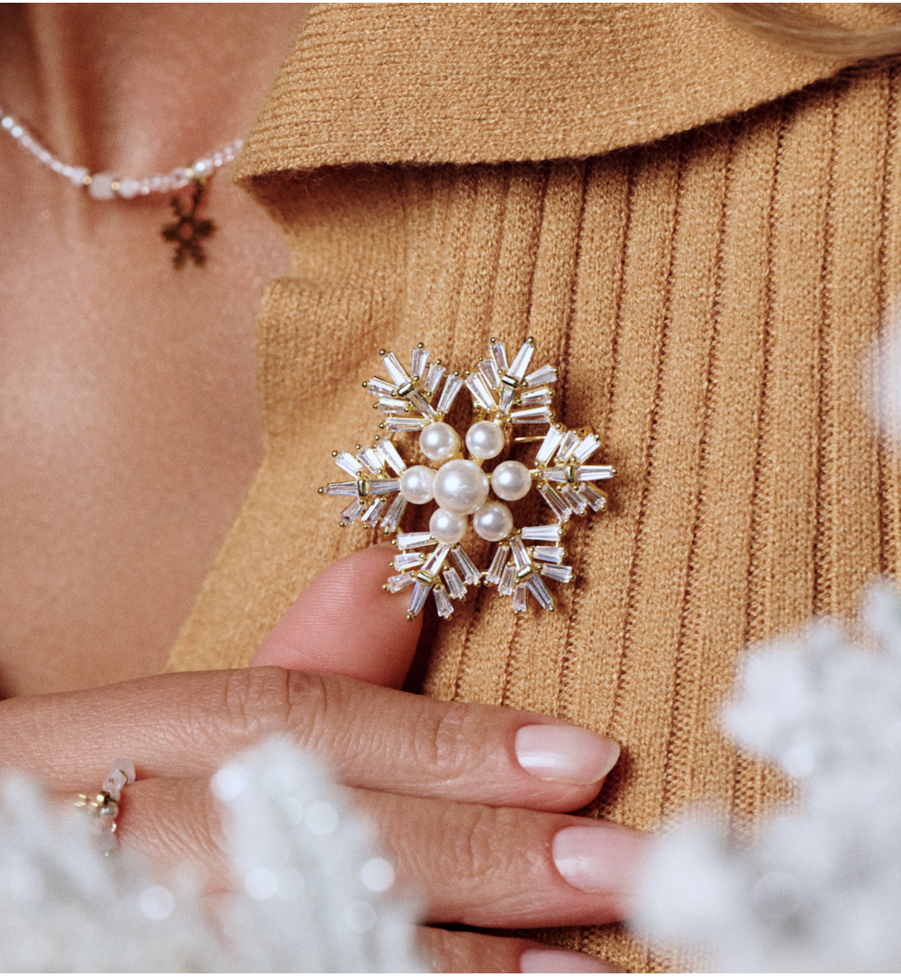 Broszka ze śnieżynką i perełkami Crystal Elegance BRSS0232