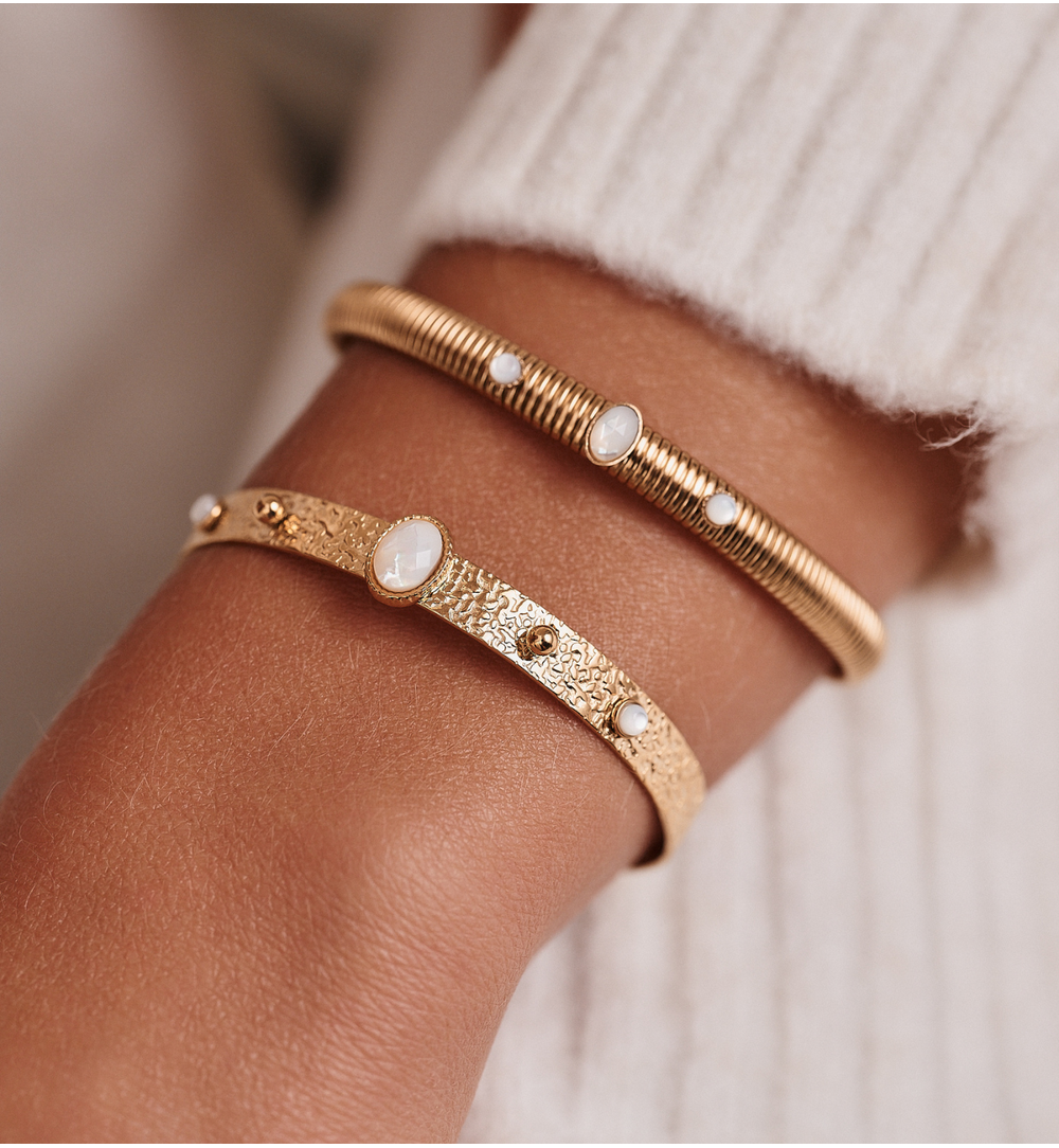 Bransoletka elastyczna złocona z masą perłową BEA0030