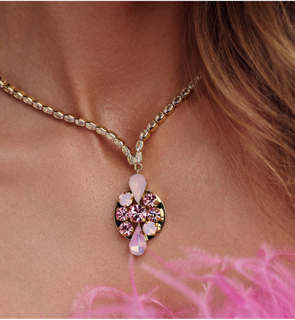 Naszyjnik z kryształową zawieszką w odcieniach różu NS0399