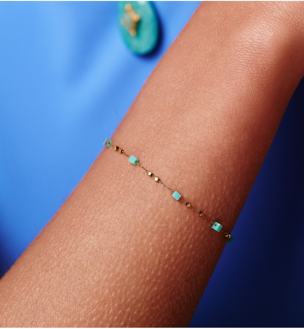 Bransoletka na złotym łańcuszku z turkusami BEA0100