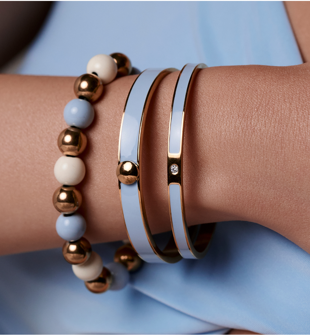 Bransoletka obręcz z  błękitną emalią BSA0971