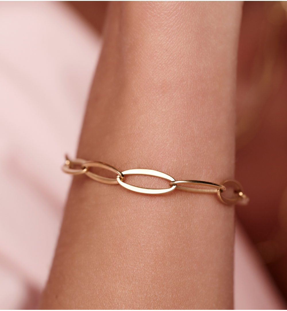 Bransoletka z owalnych ogniw w złotym kolorze BEA0068