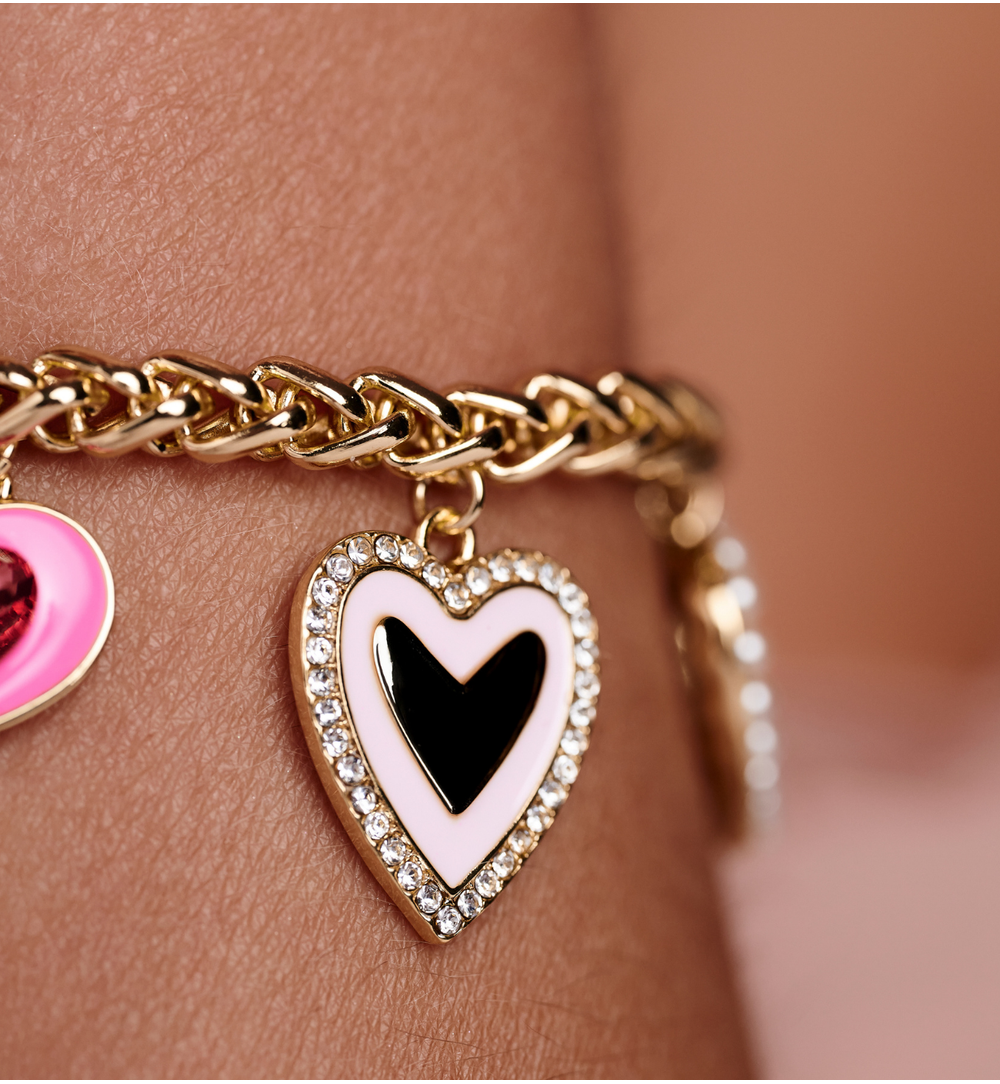 Bransoletka z zawieszkami w kształcie serc BSS0271