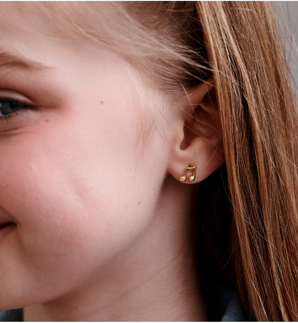 Kolczyki w kształcie nutki – złocone, minimalistyczne KSY0542