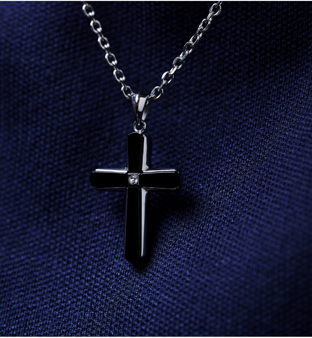 Naszyjnik z krzyżem i onyksem NMITC0198