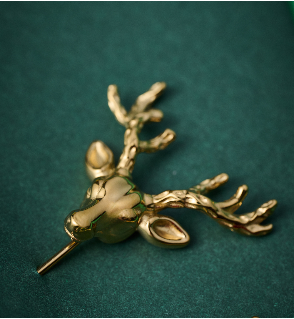 Broszka szpilka z głową jelenia – złota BRSA0012