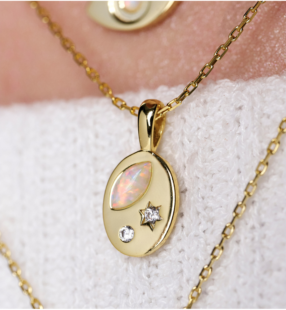 Naszyjnik z owalną zawieszką z opalem i cyrkoniami NCA0092