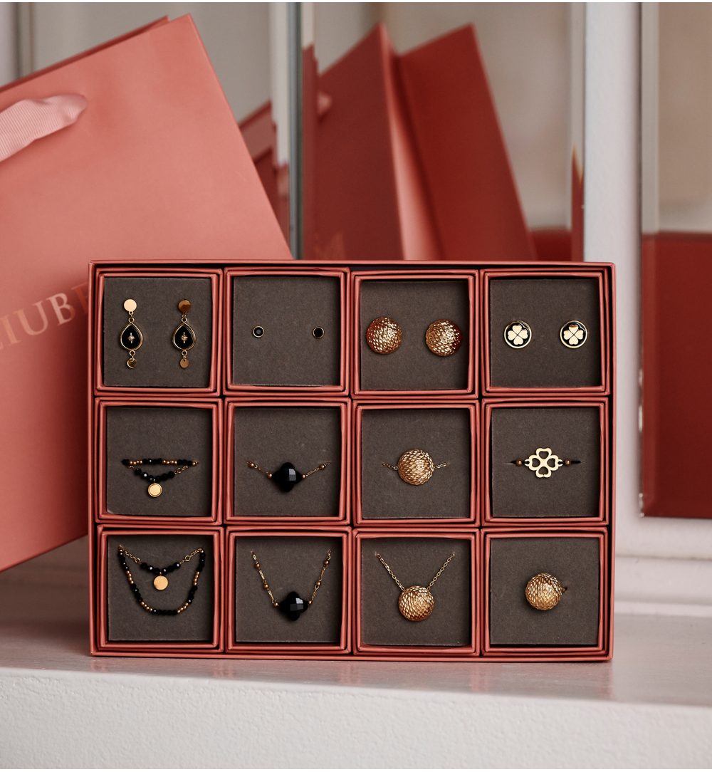 Świąteczny Box By Dziubeka na 12 sztuk biżuterii