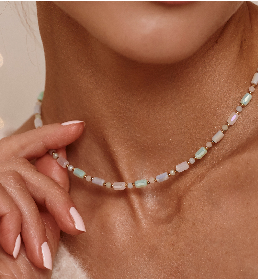 Naszyjnik w odcieniach mięty, bieli i opalu NTW1552