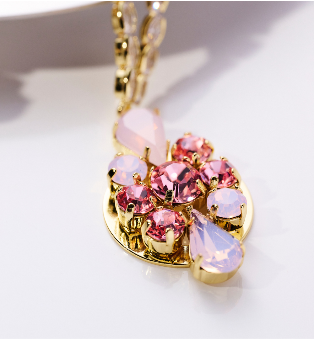 Naszyjnik z kryształową zawieszką w odcieniach różu NS0399