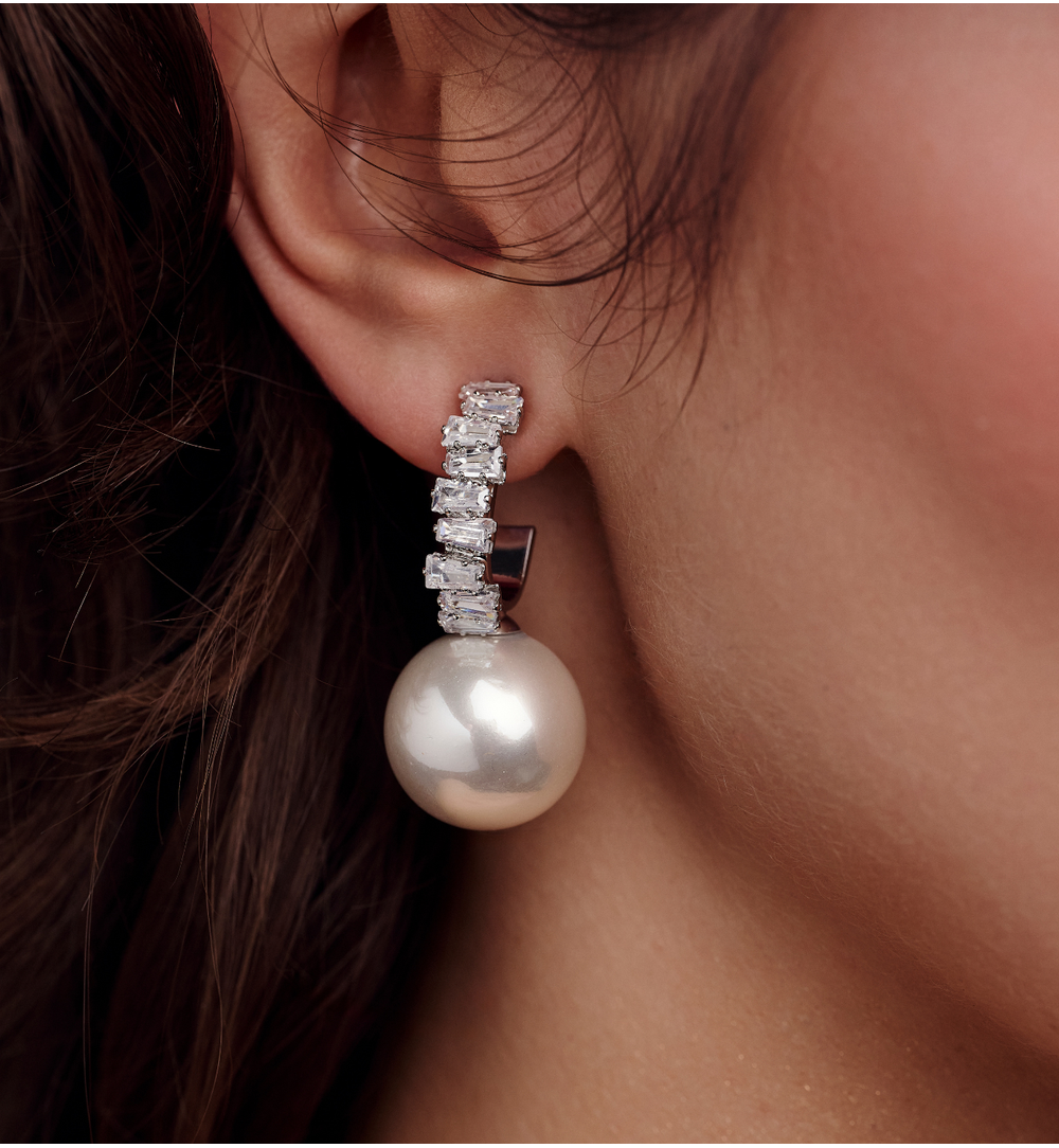 Kolczyki półokrągłe z perłą i cyrkoniami srebrne KLU0205