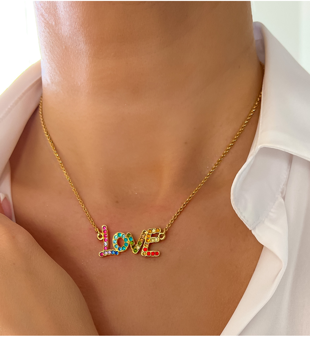 Naszyjnik złoty z kolorowym napisem LOVE NRG0488