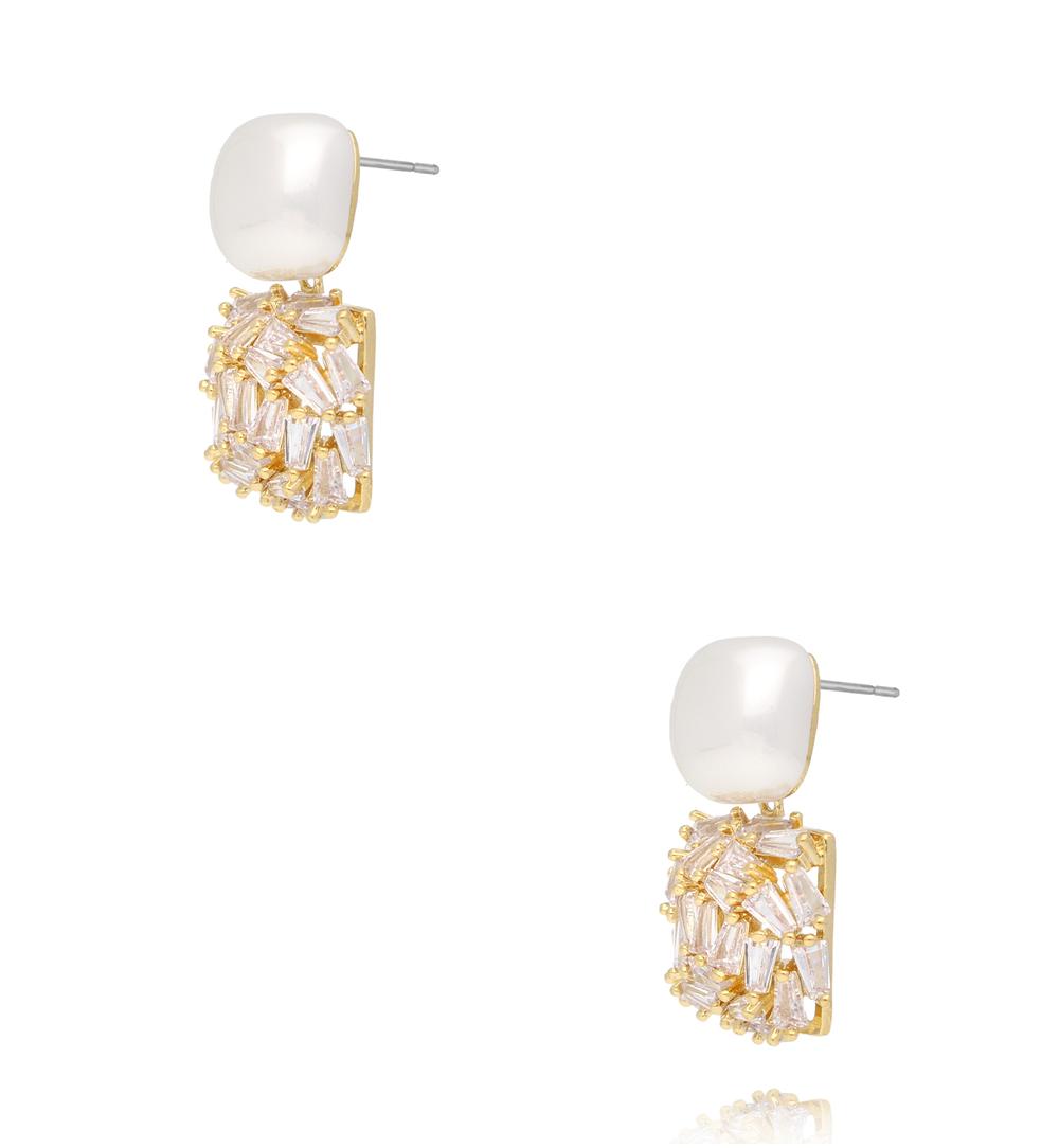 Kolczyki z perłą i kryształową kostką – złote wykończenie KLU0204