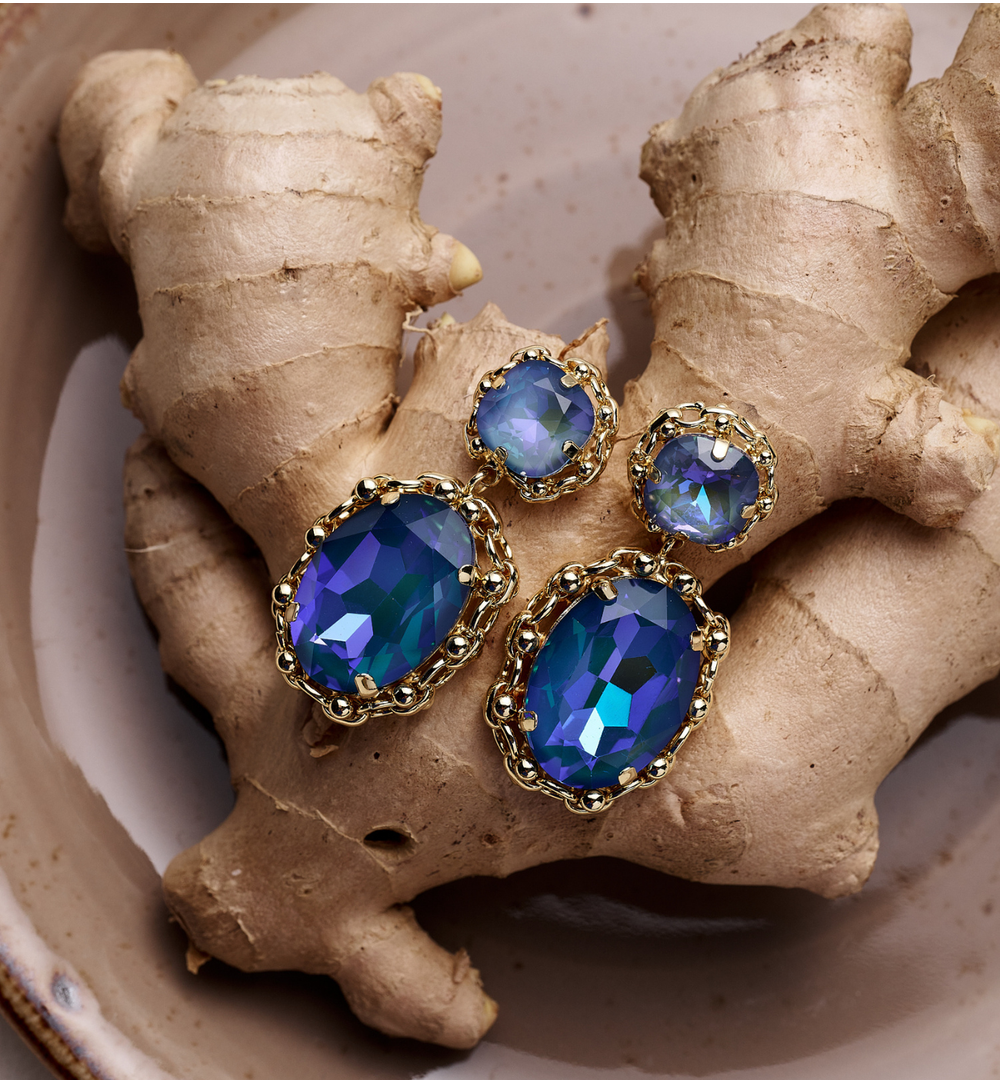 Kolczyki z niebieskimi kryształami w złotej oprawie KGA0050