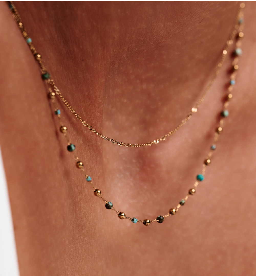 Naszyjnik  z turkusem afrykańskim i drobnymi koralikami NEA0090