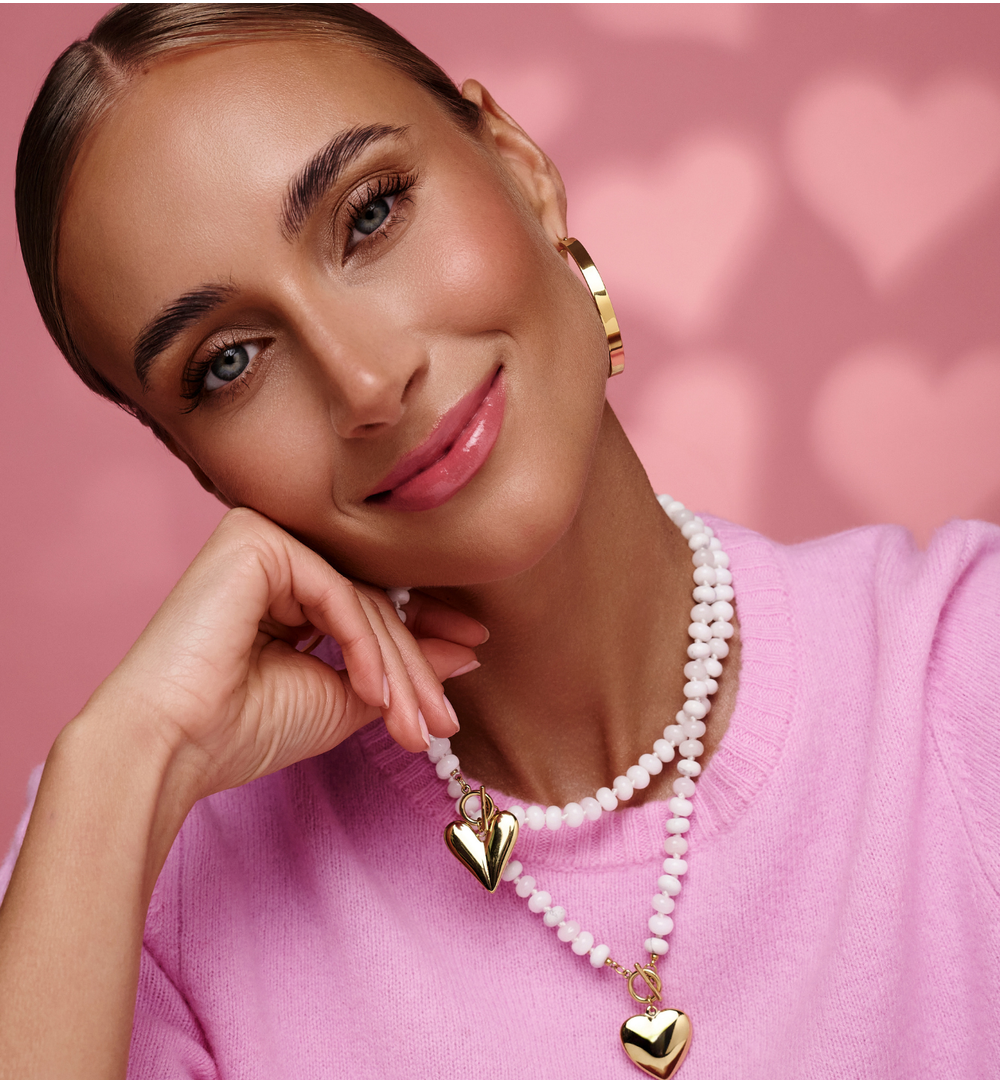 Naszyjnik z białego jadeitu z pozłacanym sercem NPA1596