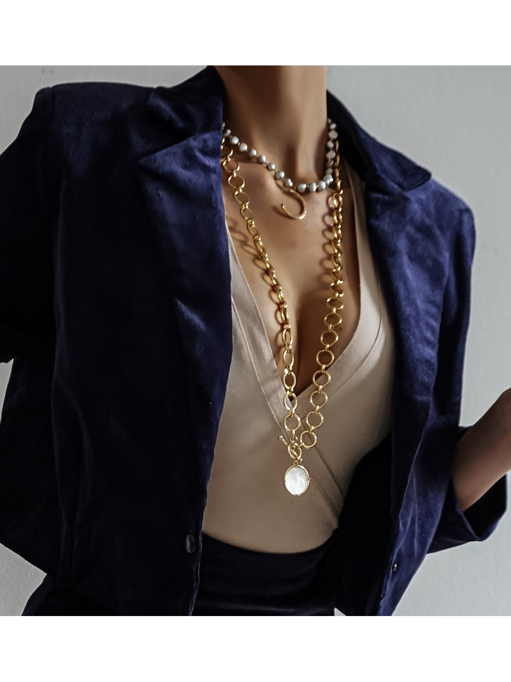 Naszyjnik z szarych pereł z zawieszką księżyc Big Moon Pearls NPE0092