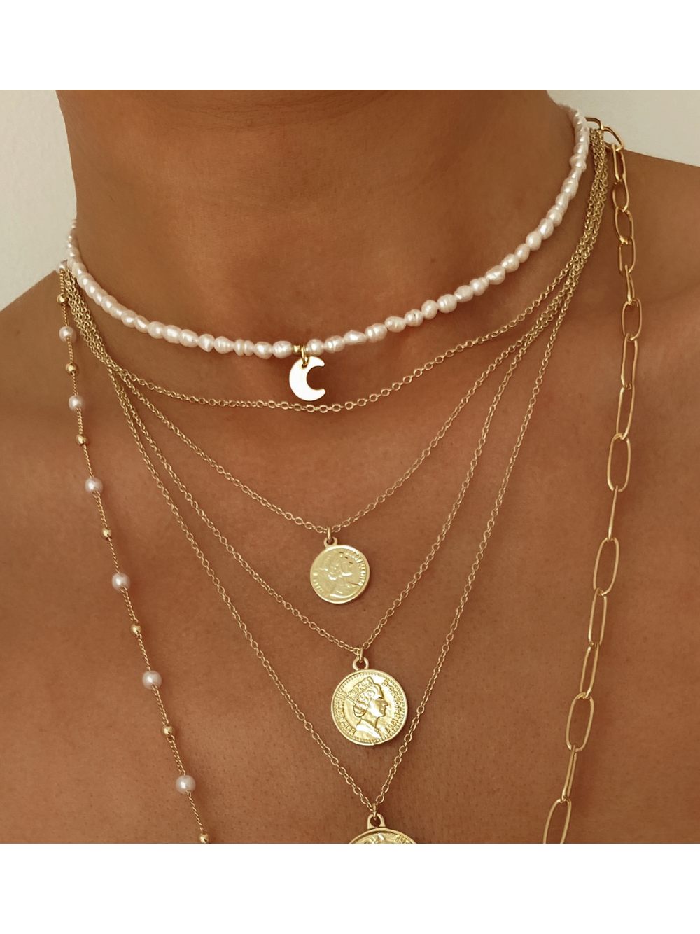 Naszyjnik z perełkami i księżycem White Moon NPE0017