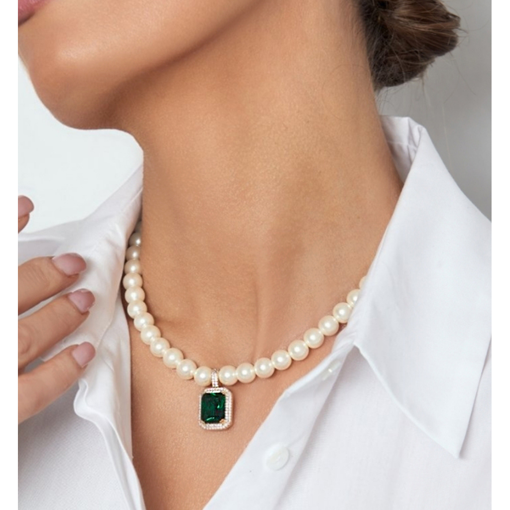 Naszyjnik z perłami i zielonym kryształkiem Majestic NPE0104