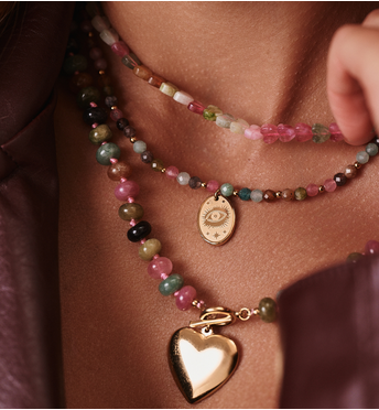 Naszyjnik z kolorowymi turmalinami w kształcie serduszek NPA1477