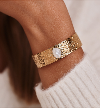 Bransoletka szeroka złocona z masą perłową BEA0018