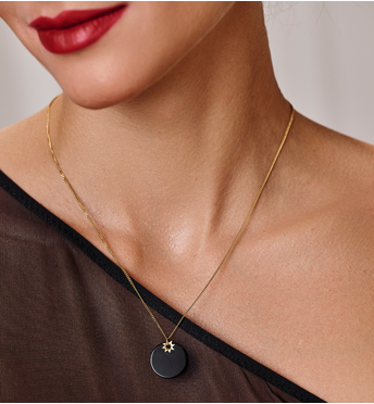 Złoty naszyjnik z czarnym agatem i gwiazdką NPA1460