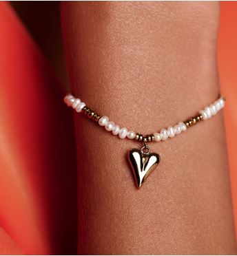Bransoletka z pereł i zawieszką w kształcie serca BSY0545